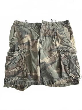 Old Navy Camouflage Cargo Shorts Size 36